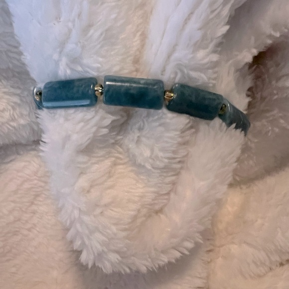 NWOT Natural Stone Aquamarine Stretch Bracelet - Picture 1 of 6